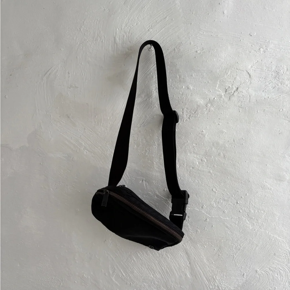 Lululemon everywhere belt bag in black - Picture 1 of 8